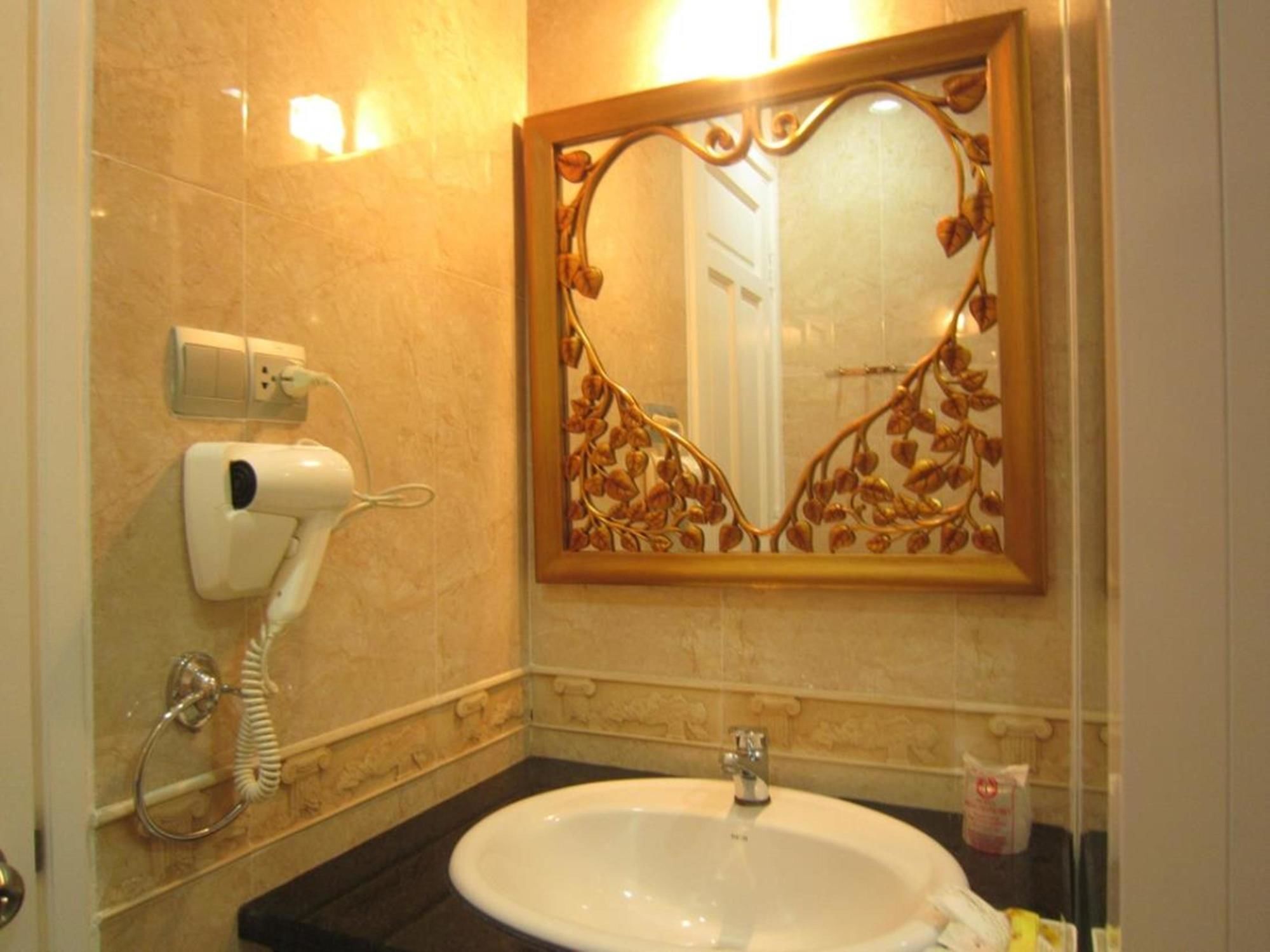 Hoang Thanh Thuy Airport Hotel 2 - Gan Am Thuc Dem Cho Hoang Hoa Tham Хошимин Экстерьер фото